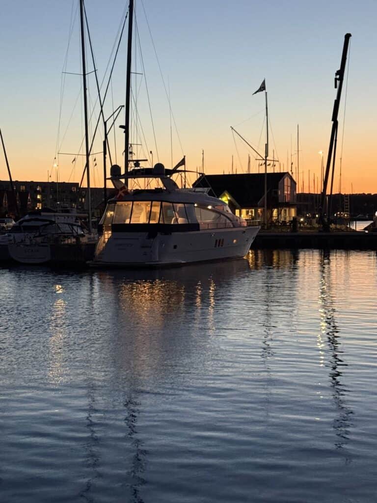 solnedgang elegance 64 styrbord Juelsminde 2026