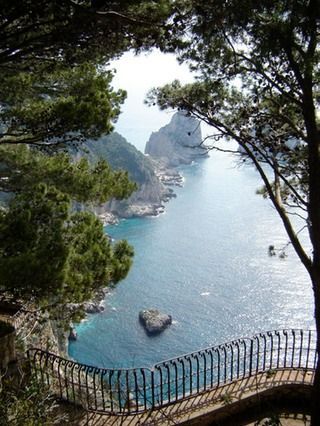 Nerja versus Positano