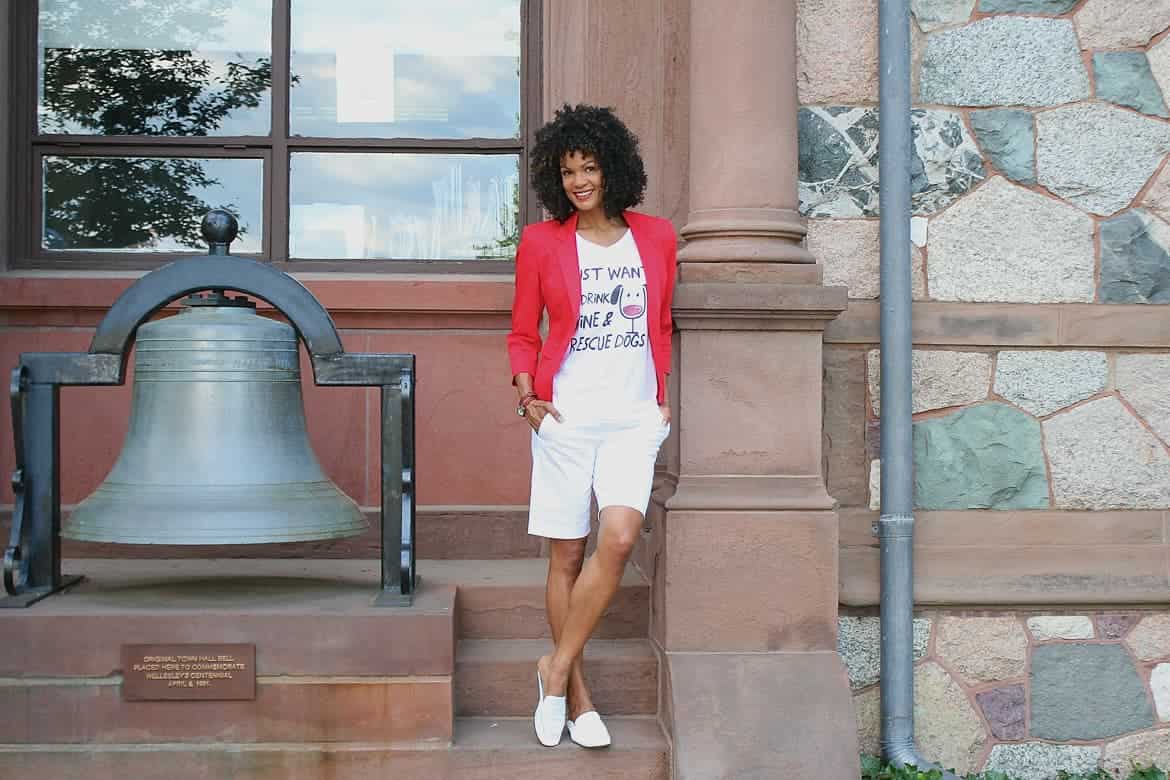 Skønne og voksne kvinder på de sociale platforme, flere af dem, tak!