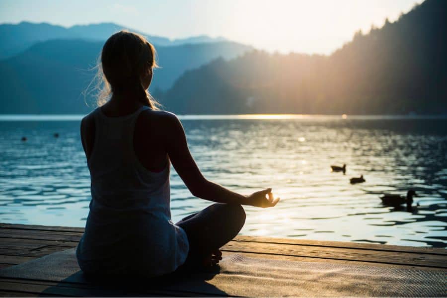how does meditation work