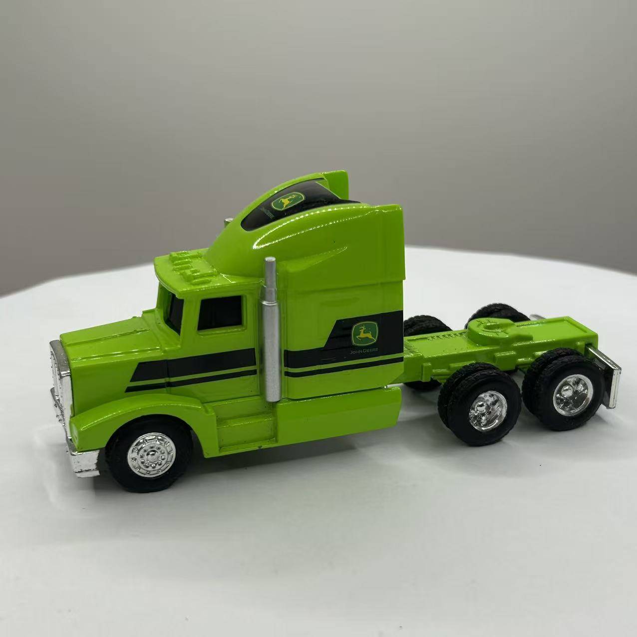 ERTL 1/64 JOHN DEERE Green Peterbilt Semi Truck DIECAST