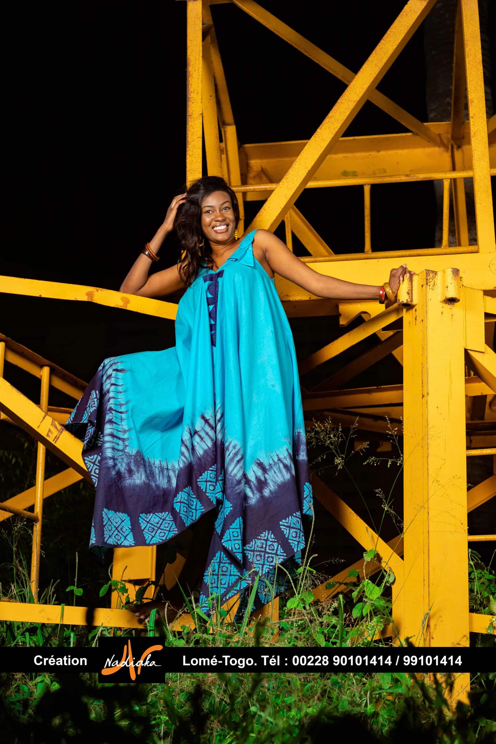 Robe ovale batik brodée