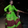 Robe longue brodée "Adétèdou séwloué", tissu batik tons vert et marron, ceinture brodée assortie.
