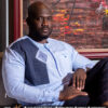 Chemise manches longues, en tissu lin bleu ciel mix pagne tissé avec broderies.