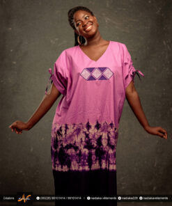 Robe boubou batik brodée, couleurs dégradées violet clair/violet foncé.