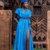 Longue robe croisée teinture à jets de couleur bleue avec ceinture brodé