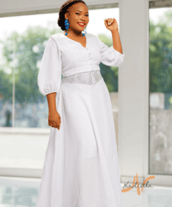Longue robe ovale brodée à la taille avec des manches bouffantes 3/4 et col V en boutonnière