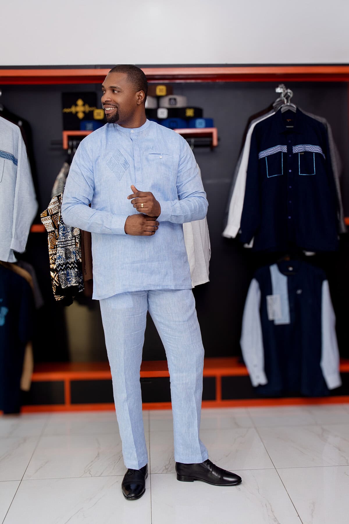 Ensemble tunique manches longues et pantalon en lin de couleur bleue
