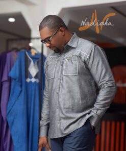 Chemise en lin manches longues de couleur grise mix pagne tissé Lokpo . Avec col classique