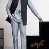 Ensemble tunique manches longues et pantalon en lin de couleur grise ave gilet en tissu Kente noir