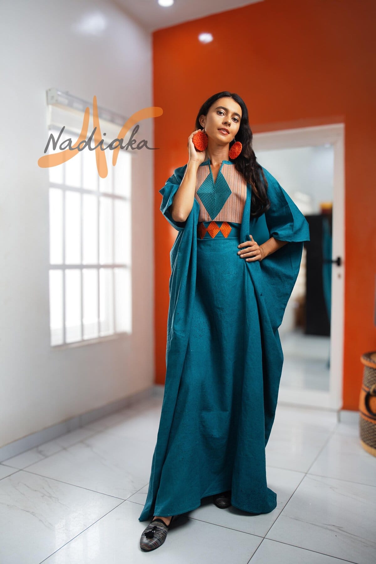 Long boubou brodé teinture à jet de couleur vert turquois