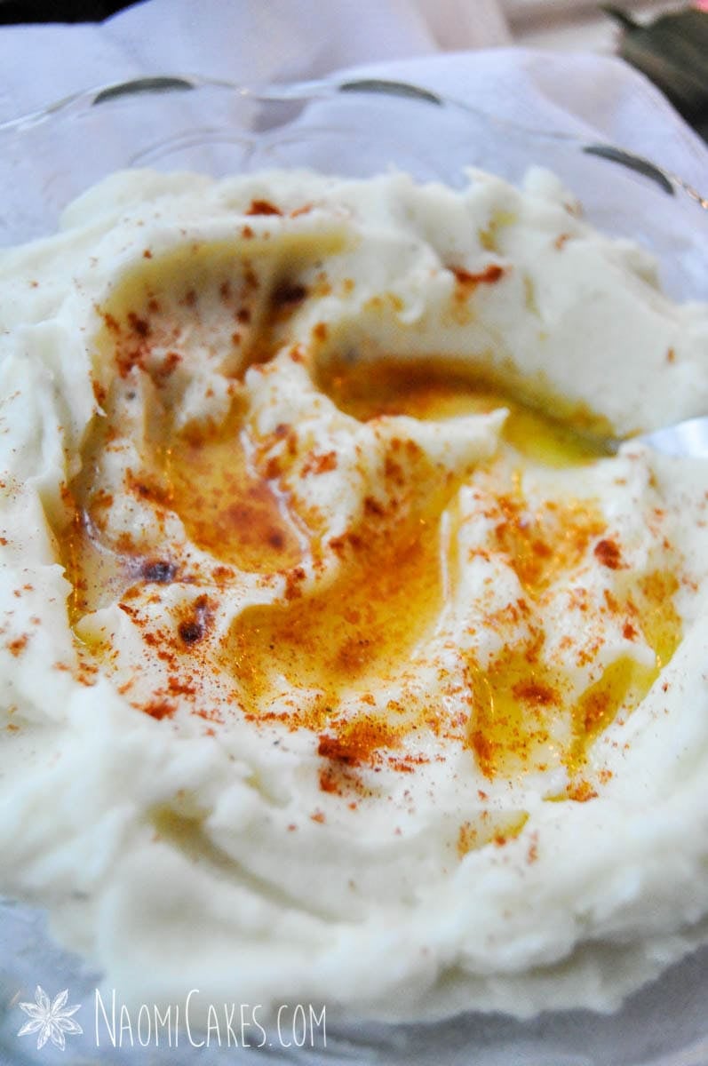 mashed potatoes with melted butter and paprika