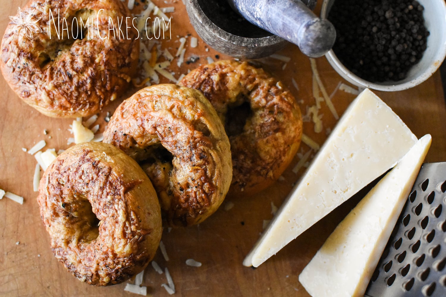 Asiago Cheese Bagels with Black Pepper [Recipe]