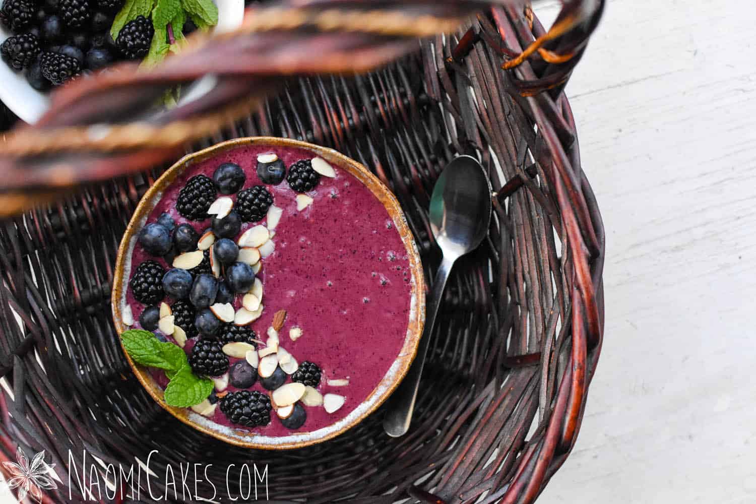 Blueberry Blackberry Smoothie Bowl [Recipe]