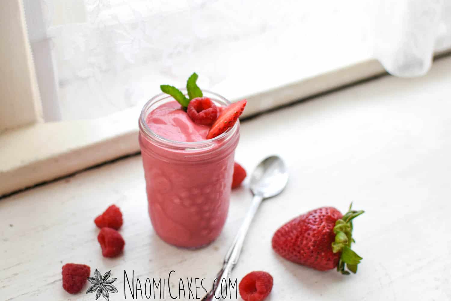 Strawberry Raspberry Smoothie [Recipe]