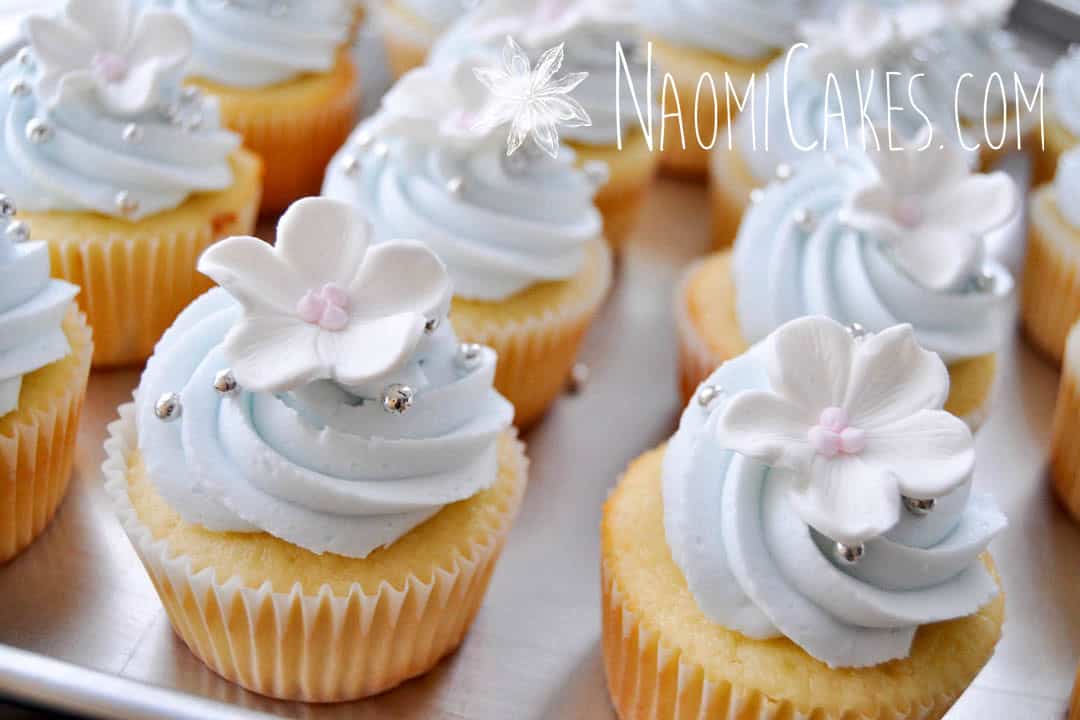 Easy White Vanilla Buttercream for Cakes and Cupcakes [Recipe]