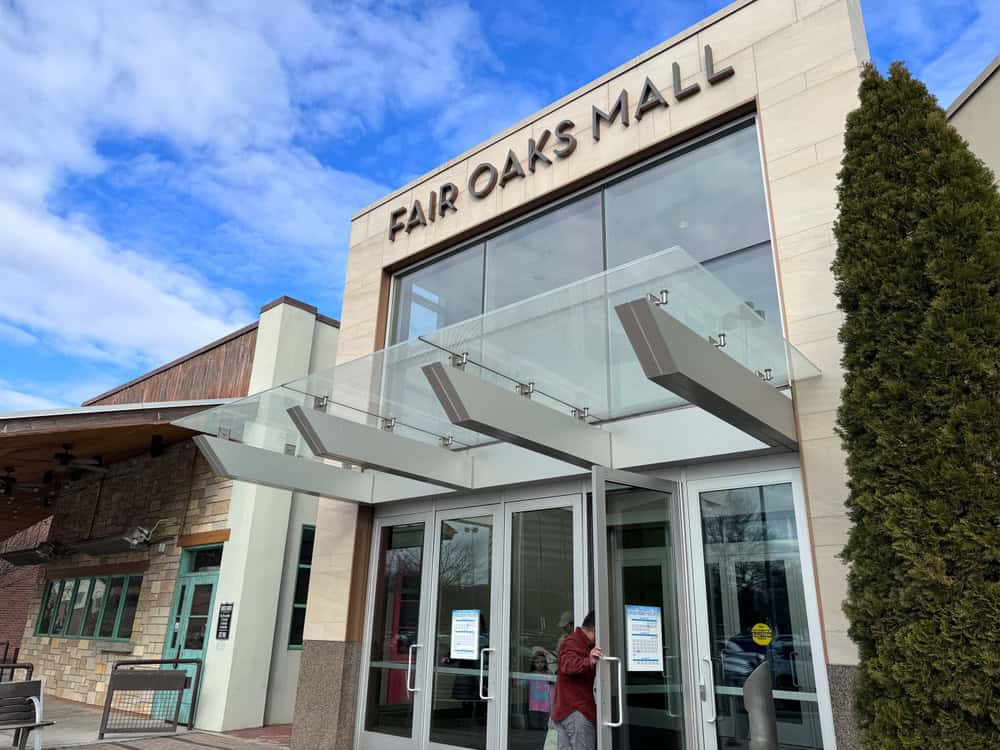 The entrance of Fair Oaks Mall