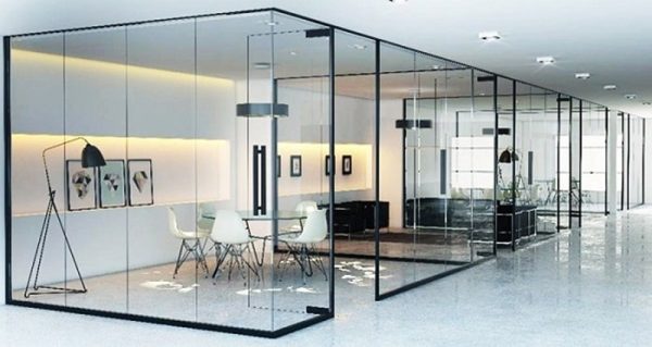 Nhôm kính hoà phát là đơn vị cung cấp dịch vụ lắp đặt, thi công kính cường lực đẹp, chất lượng, giá rẻ nhất thị trường