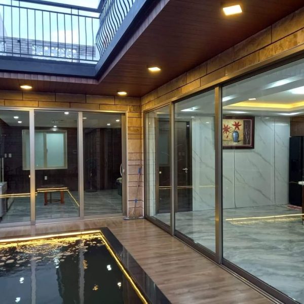 cửa đẩy ngang nhôm kính