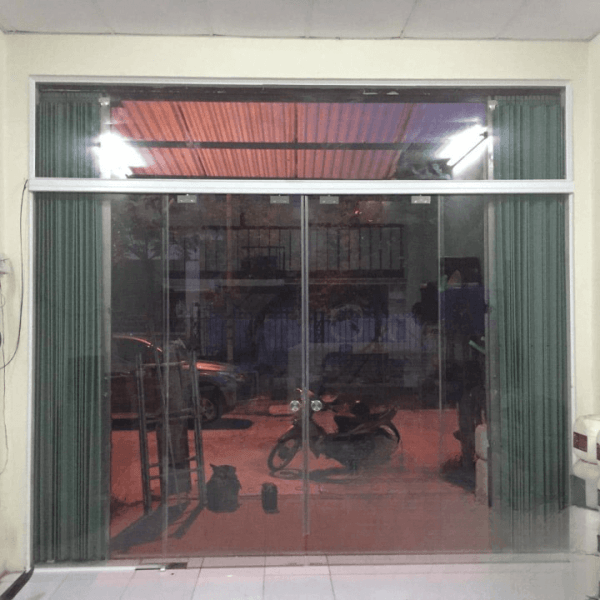 cửa kính lùa treo ray nhôm