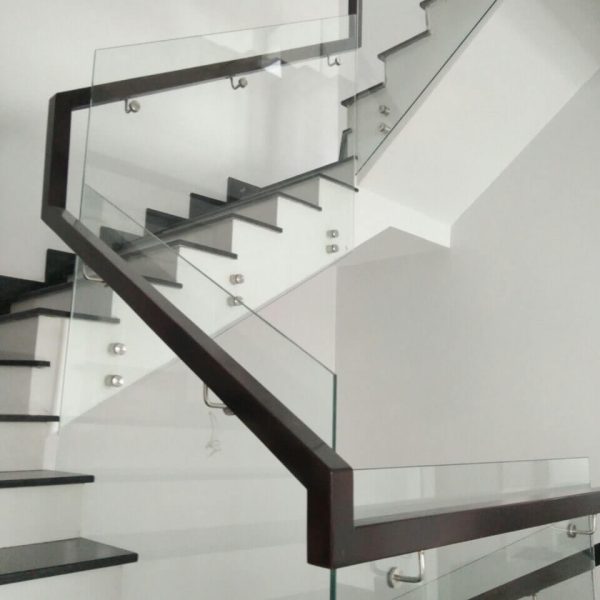 cầu thang kính tay vịn inox