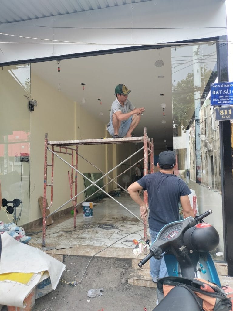 thi công cửa kính cường lực trọn gói