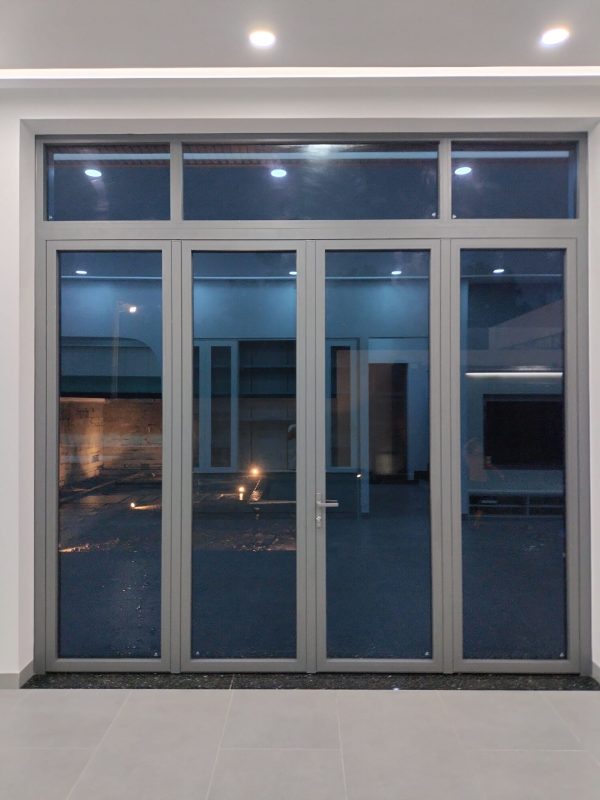 cửa đi nhôm xingfa 4 cánh mở quay đẹp