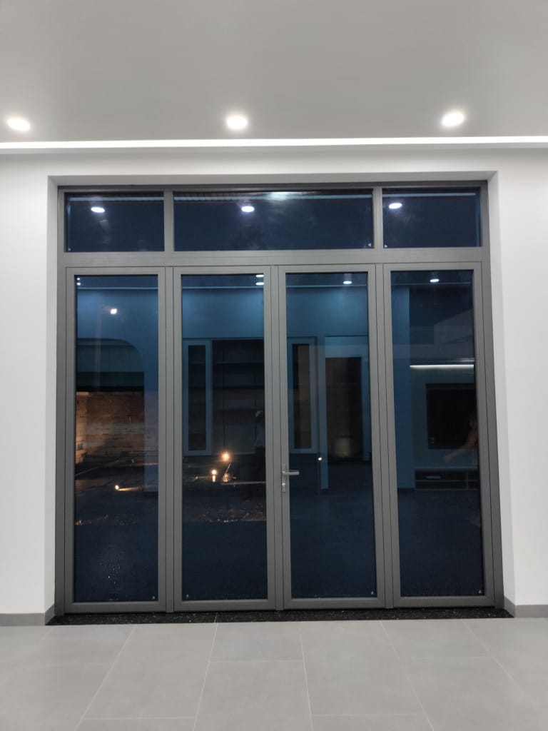 cửa chính 4 cánh nhôm xingfa