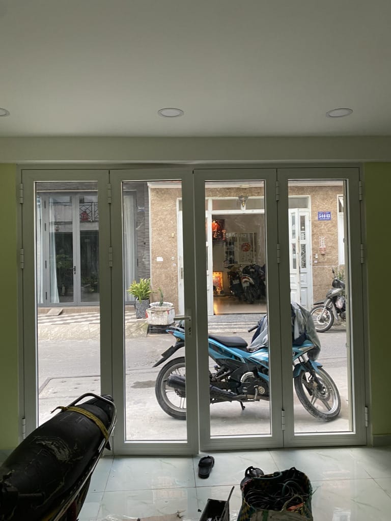 cửa nhôm xingfa 4 cánh màu trắng