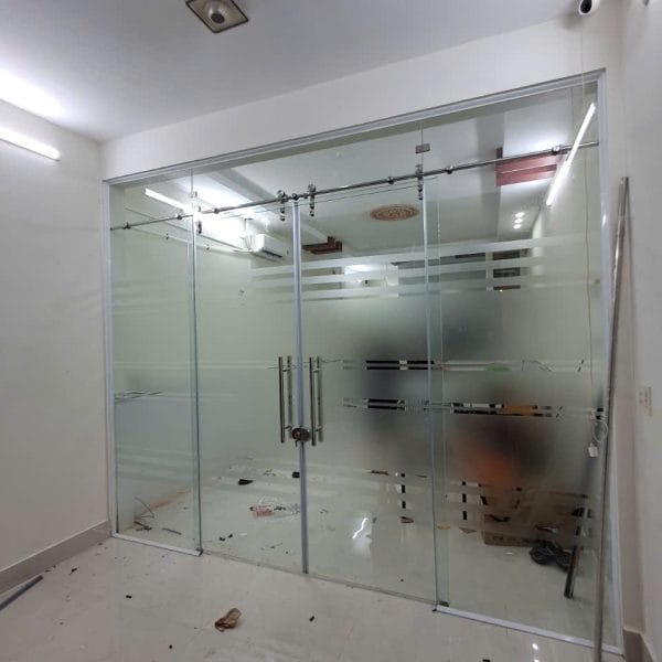 cửa kính cường lực
