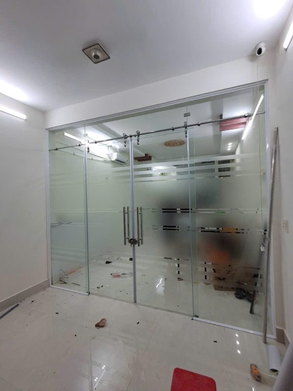 vách cửa kính cường lực lùa