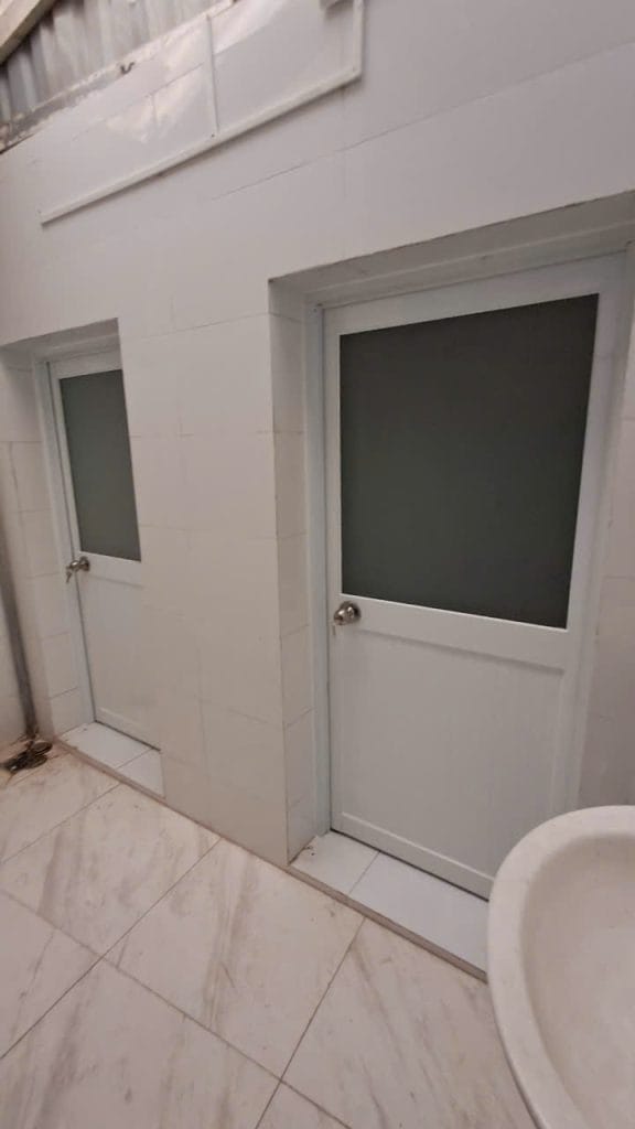 cửa nhôm kính 1 cánh hệ 700 màu trắng