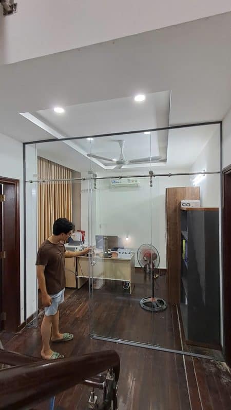 thi công cửa kính cường lực