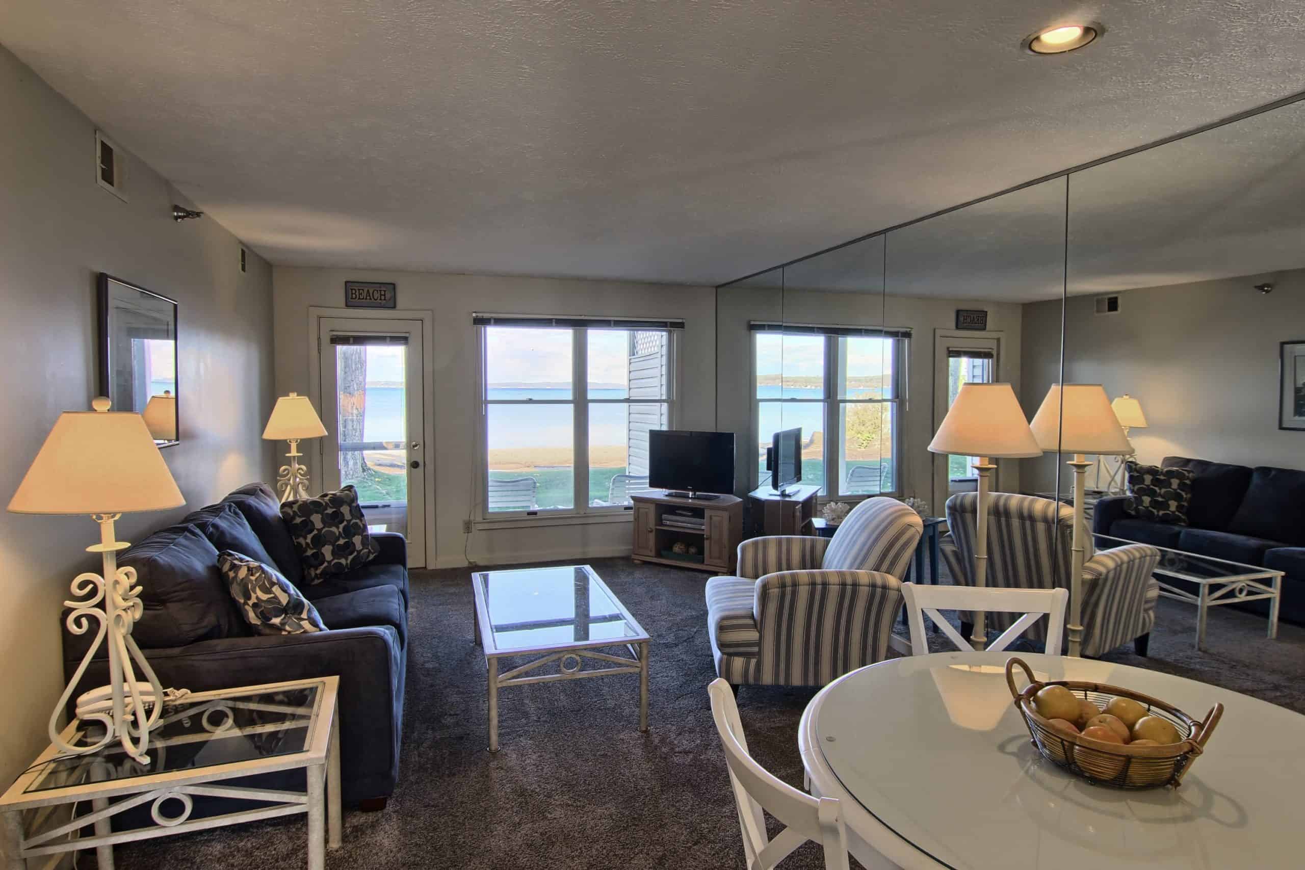 102 North Shore Inn