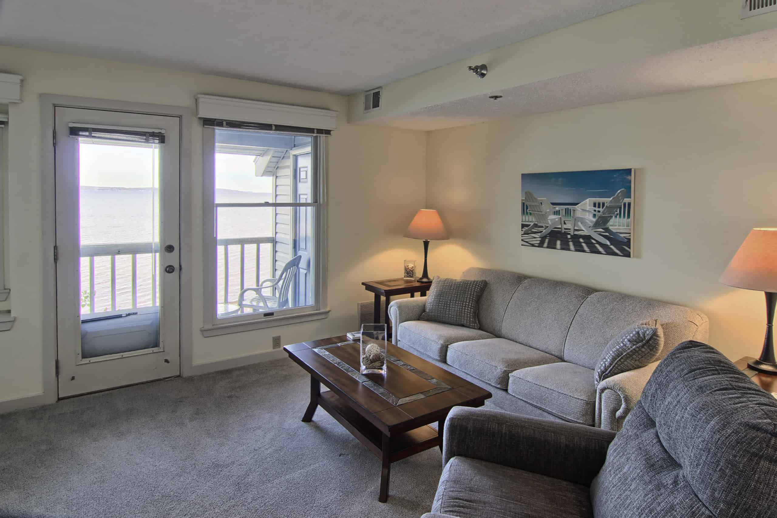 301 North Shore Inn
