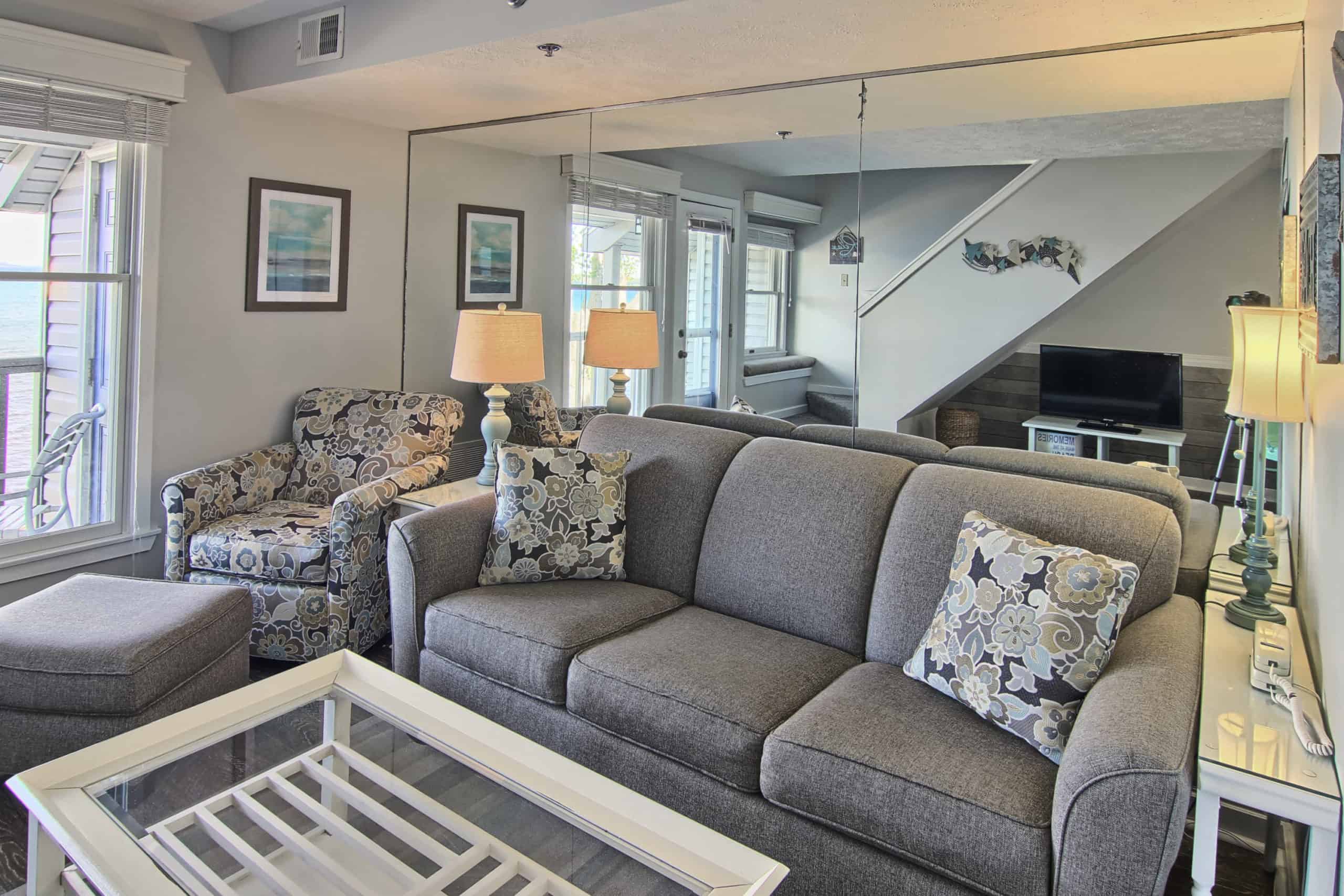 305 North Shore Inn