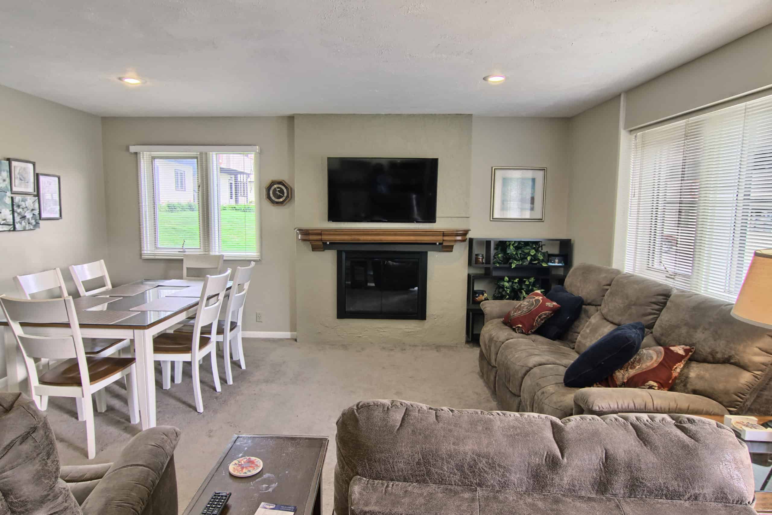 Mountain Villa 355M is a picture of the Living Room