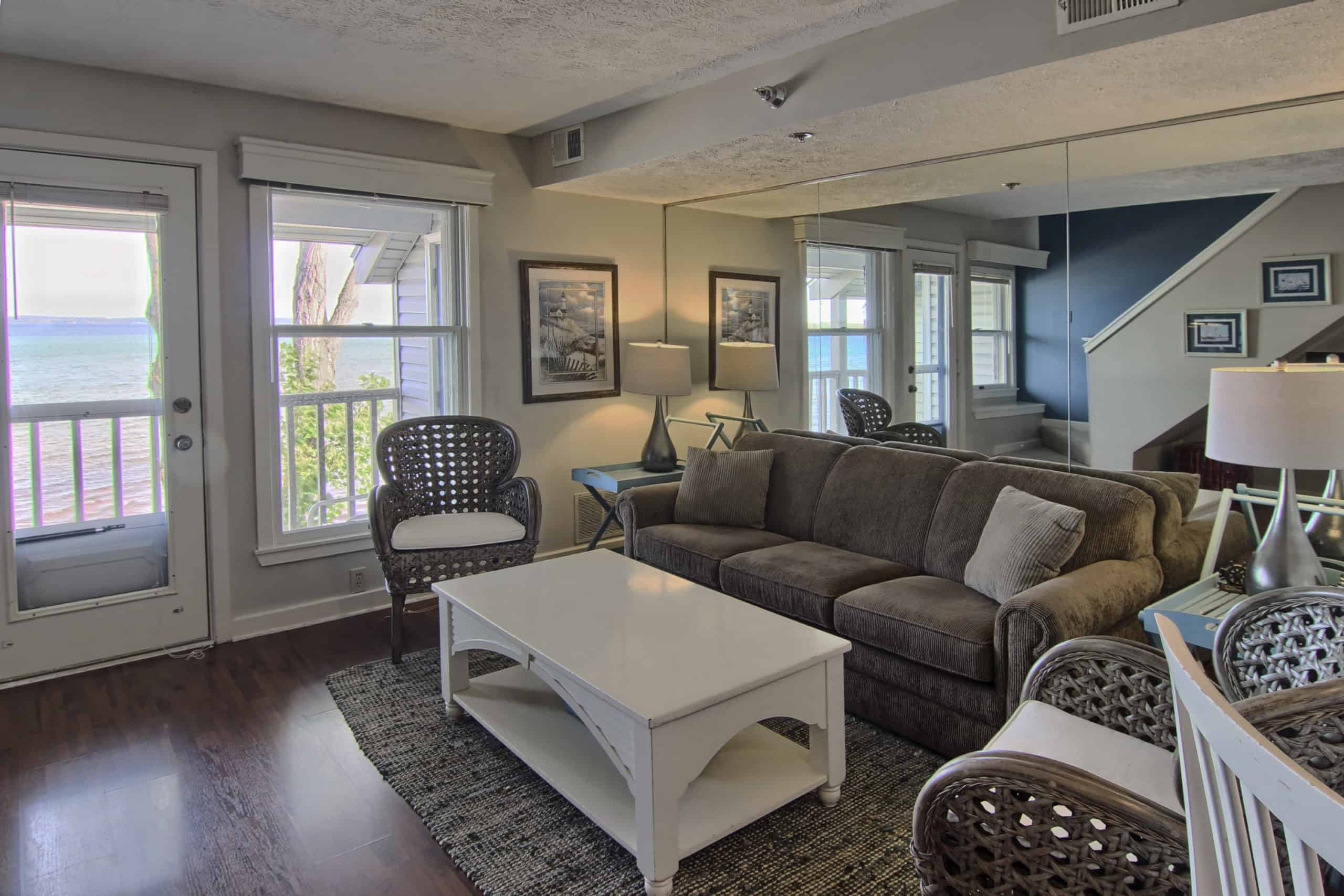 304 North Shore Inn