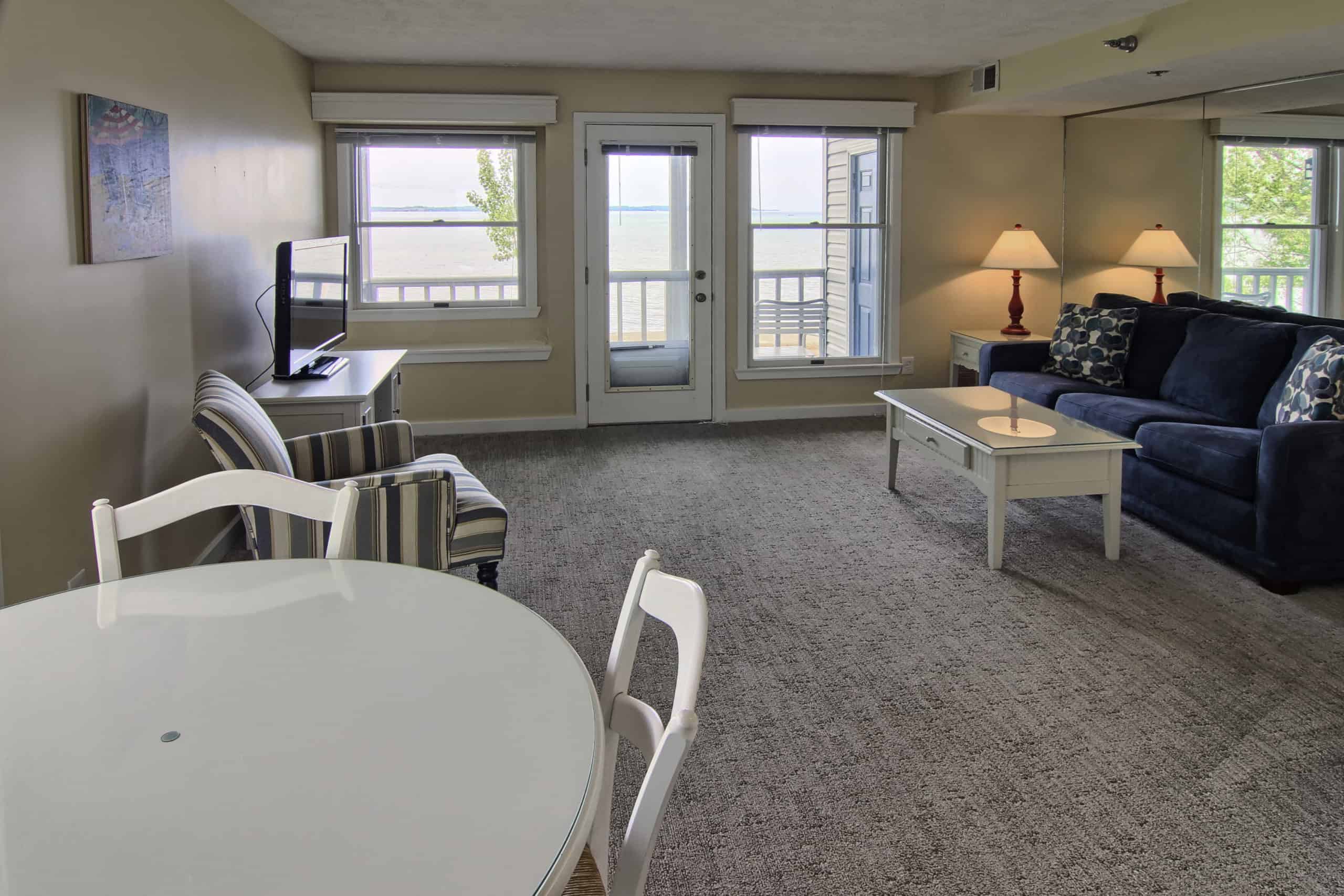 201 North Shore Inn
