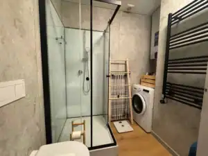 Barázdabillegető apartman fürdőszoba modern és mosógép