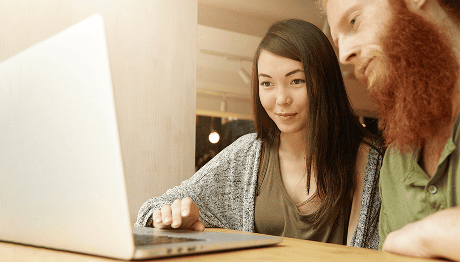A couple on a computer using online notarization services.