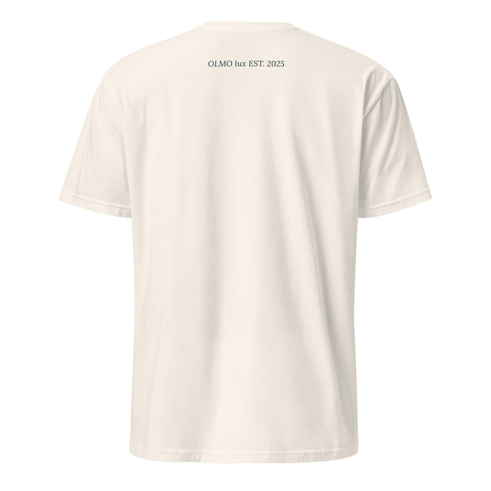 T-shirt signature OLMO lux en ecru avec broderie noire, alliant élégance et confort pour un style in.