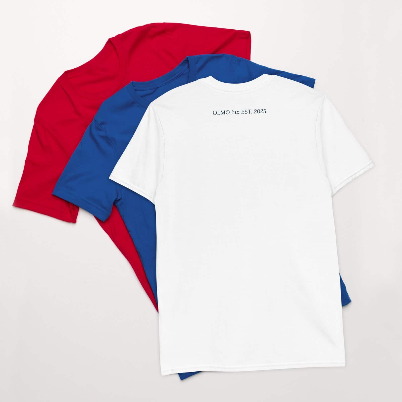 T-shirt blanc cassé brodé logo noir, style minimaliste et élégant.