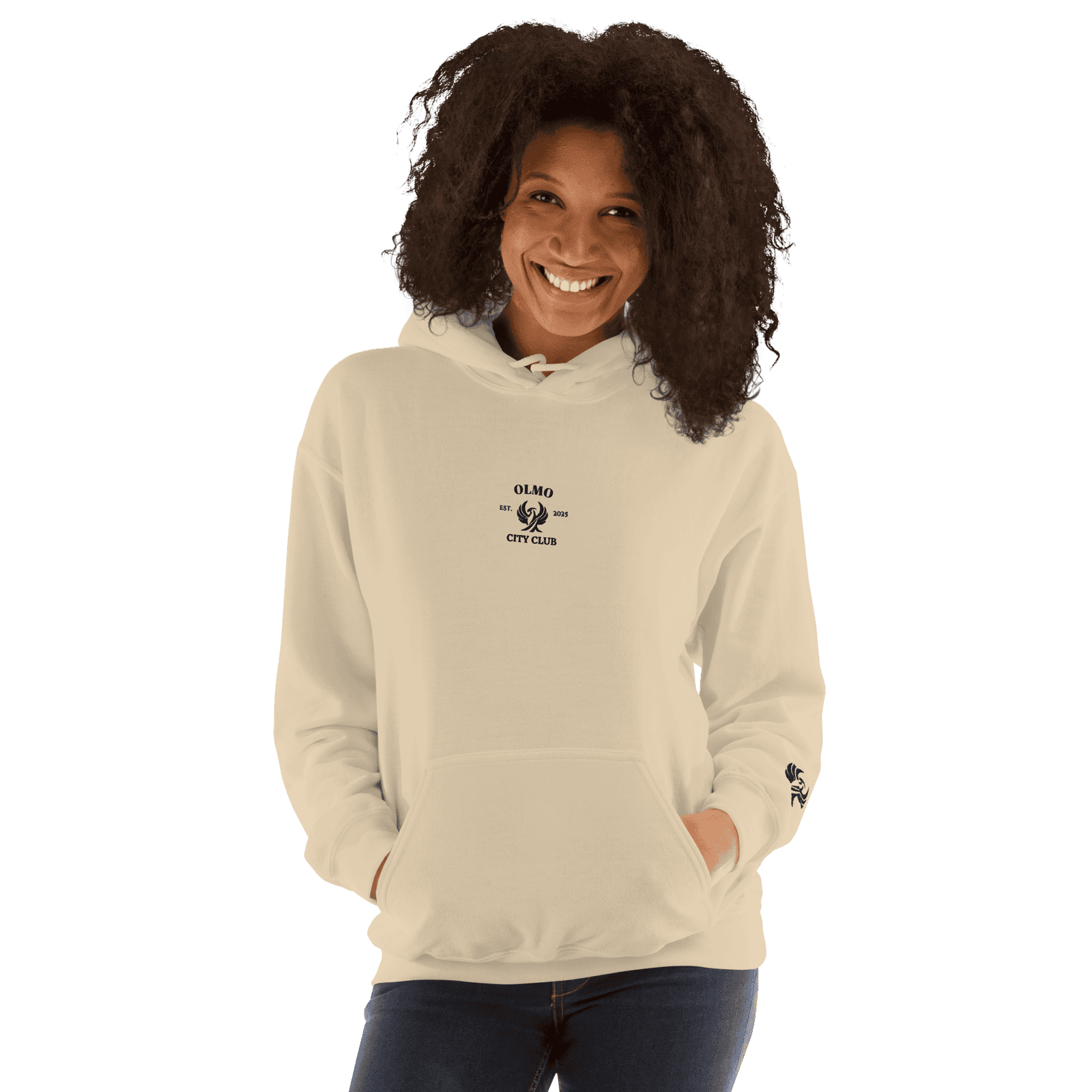 Femme souriante portant un sweat à capuche OLMO lux City Club.