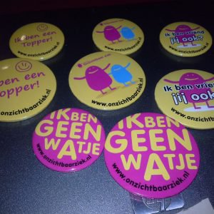Alle 8 buttons voor de prijs van 6 !