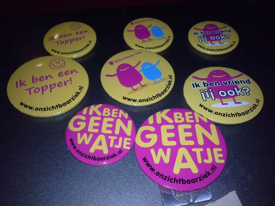 Alle 8 buttons voor de prijs van 6 !