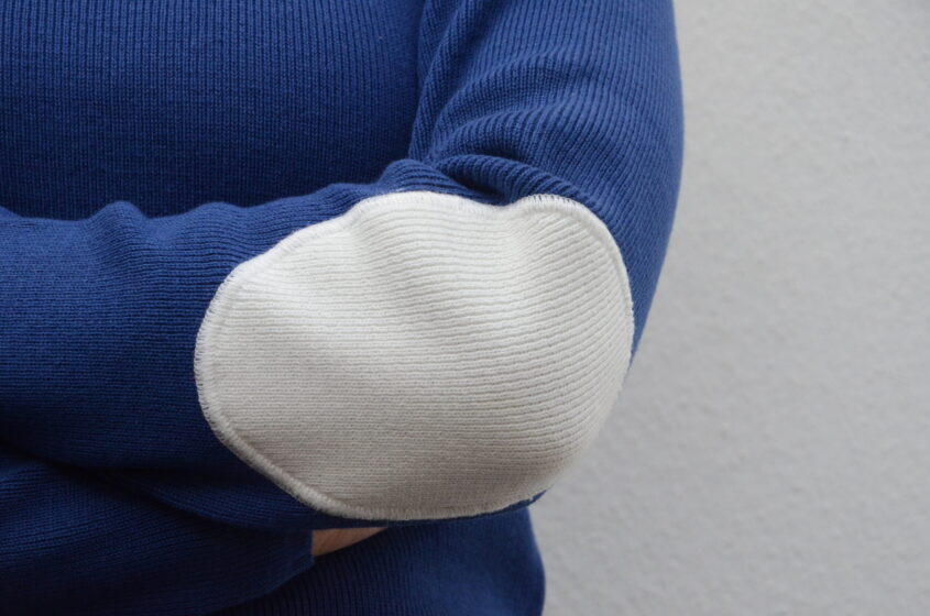 Pull marin homme bicolore bleu et blanc – ANA – Fabriqué en France – Boutons en olivier – Image 2