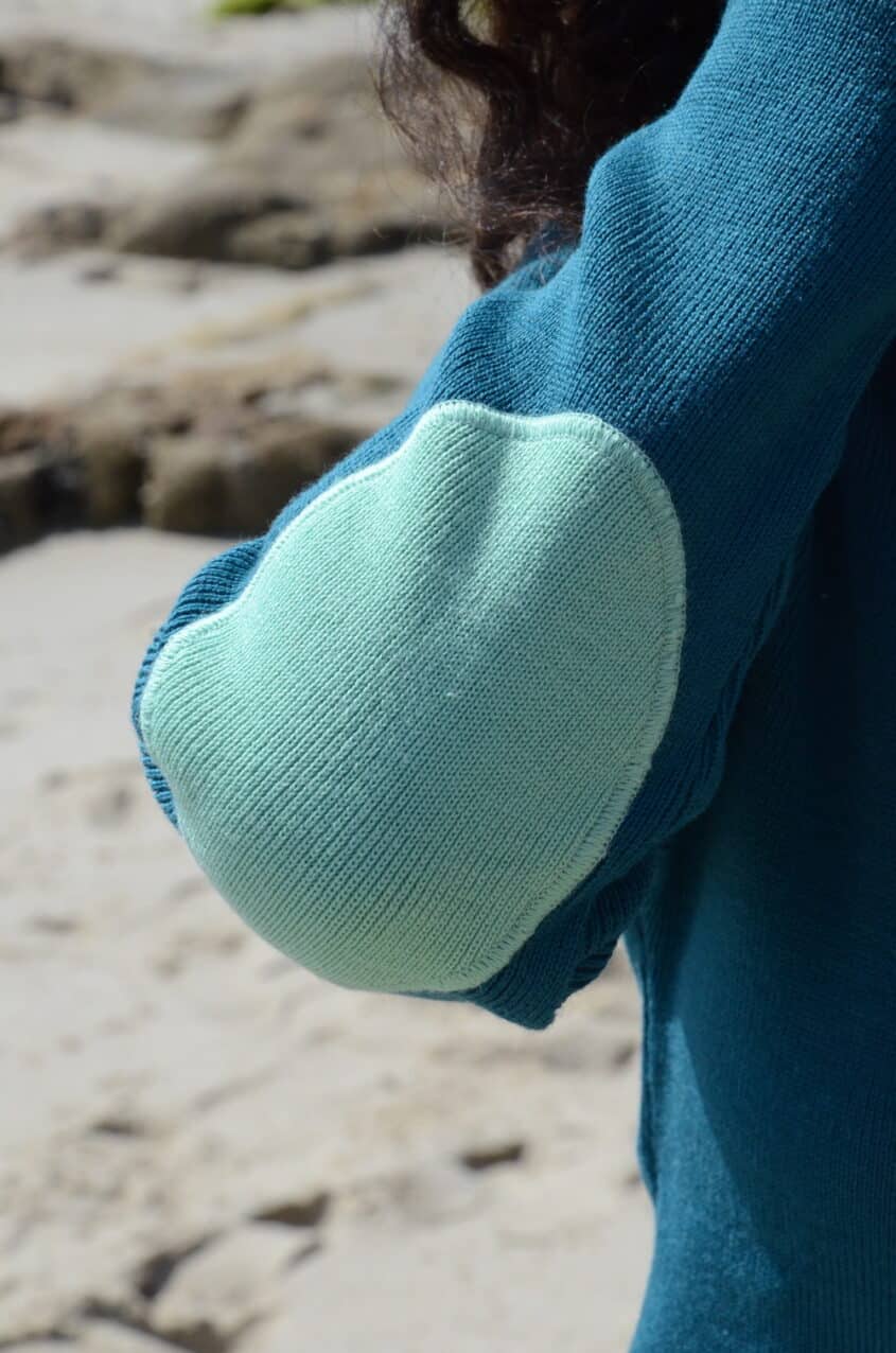 Pull marin femme bleu vert – JADE – Fabriqué en France – Coudières vert clair – Image 2