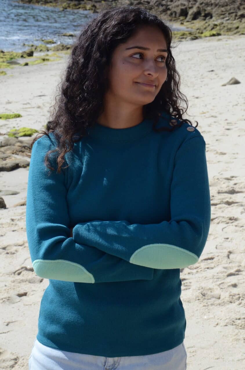 Pull marin femme bleu vert – JADE – Fabriqué en France – Coudières vert clair – Image 3