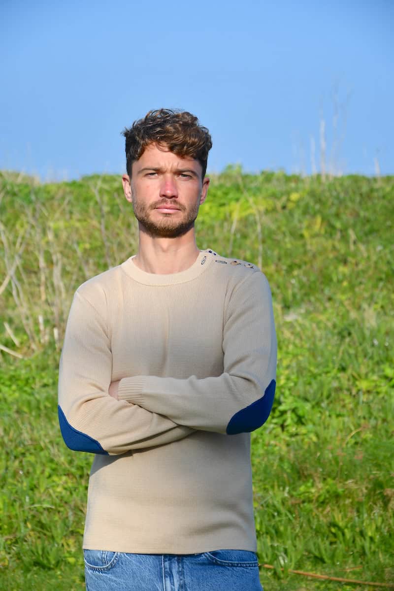 Pull marin homme beige – GEORGE – Fabriqué en France – Coudières bleues – Image 6